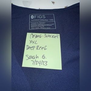 Figs Casma 3 Pocket Top-  Deep Reef XXL

Excellent condition
Smoke/Pet Free home